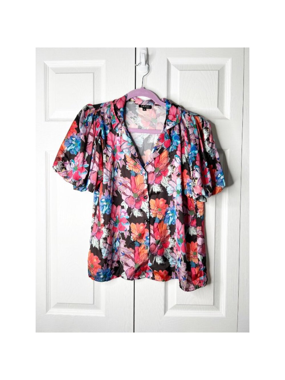 Lobo Rosa Multi-Color Floral Print Short Sleeve Blouse Women's Size Medium M